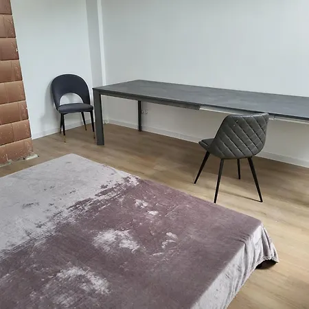 Volkshaus Hbf Wg & Serviced Guest house *