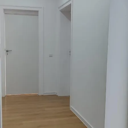 Affittacamere Volkshaus Hbf Wg & Serviced *