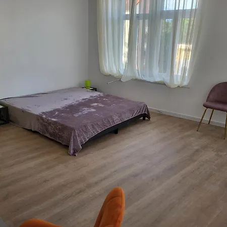 Volkshaus Hbf Wg & Serviced Guest house Zittau
