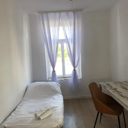 Volkshaus Hbf Wg & Serviced Guest house Zittau